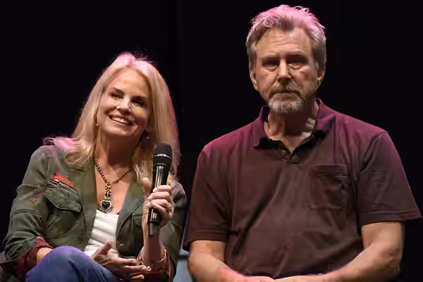 Jennifer Runyon, Timothy Carhart (2018)