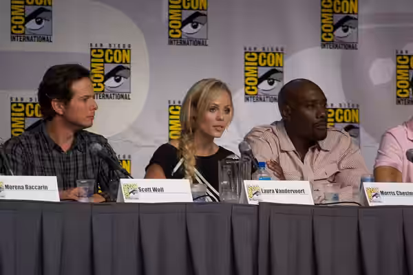 "V" Panel. Actors Scott Wolf, Laura Vandervoort, and Morris Chestnut at San Diego 2010 Comic-Con International.