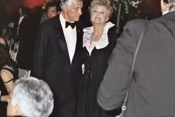 1993 Emmy Awards NOTE: Permission granted to copy, publish, broadcast or post any of my photos, but please credit "photo by Alan Light" if you can. Thanks. Scan