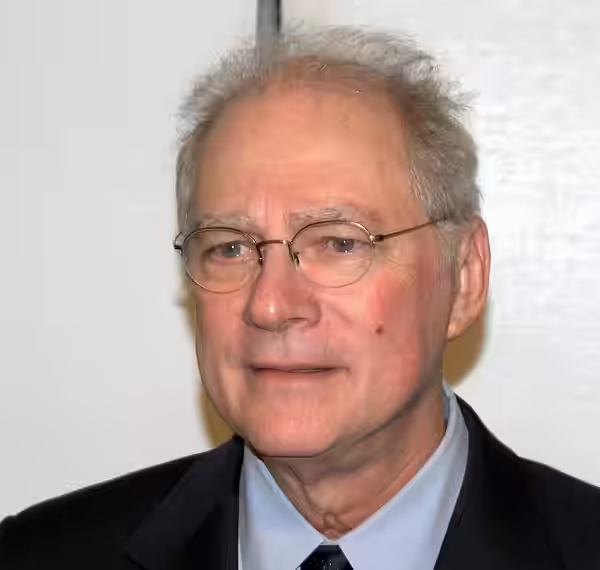 Barry Levinson at the 2009 Tribeca Film Festival premiere of Poliwood. Photographer's blog post about the event at which this portrait was taken.