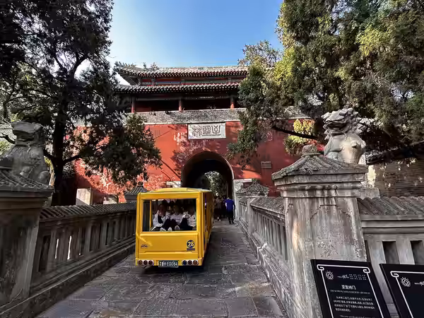Car to the Cemetery of Confucius (2023)