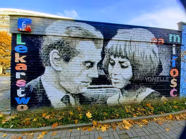 Mural „Lekarstwo na miłość" ul. Kajetana Koźmiana 6 (2026)