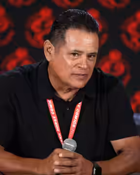 Raymond Cruz speaking at the 2024 Rose City Comic Con in Portland, Oregon.