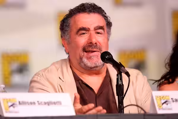 Saul Rubinek speaking at the 2012 San Diego Comic-Con International in San Diego, California. Please attribute to Gage Skidmore if used elsewhere.