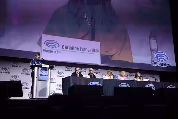 Ian Goldberg, Michael Satrazemis, Kim Dickens, Jenna Elfman and Christine Evangelista speaking at the 2023 WonderCon, for "Fear the Walking Dead", at the Anahei