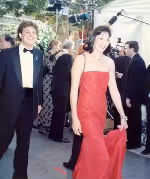 Anjelica Huston with her half-brother Danny Huston on the red carpet at the 62nd Annual Academy Awards, 3/26/90 (1990)