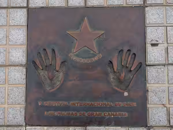 Stern und Handabdruck von Mia Farrow im Straßenpflaster vor dem Auditorio Alfredo Kraus, Las Palmas (Gran Canaria) (2013)
