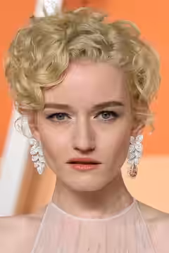 Julia Garner