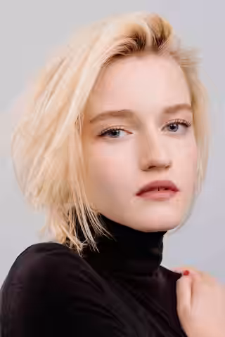 Julia Garner