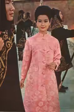 Actress Soong Ling during filming of 55 Days at Peking (Madrid, 1962) (1963)