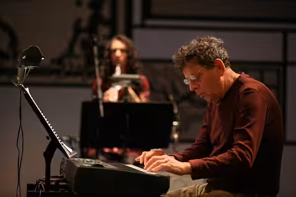 Milano, Teatro degli Arcimboldi. Philip Glass - Book of Longing. Immagini di Leonard Cohen ©Lelli e Masotti (2008)