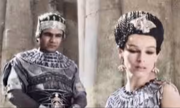 Geraldine Chaplin and Salah Zulfikar in Nefertiti y Aquenatos (1973)