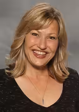 Joey Lauren Adams at the Raleigh Supercon in 2017