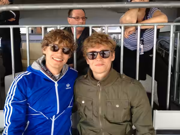 Tim Bendzko mit Matthias Schweighöfer im Juli 2012 (2014)