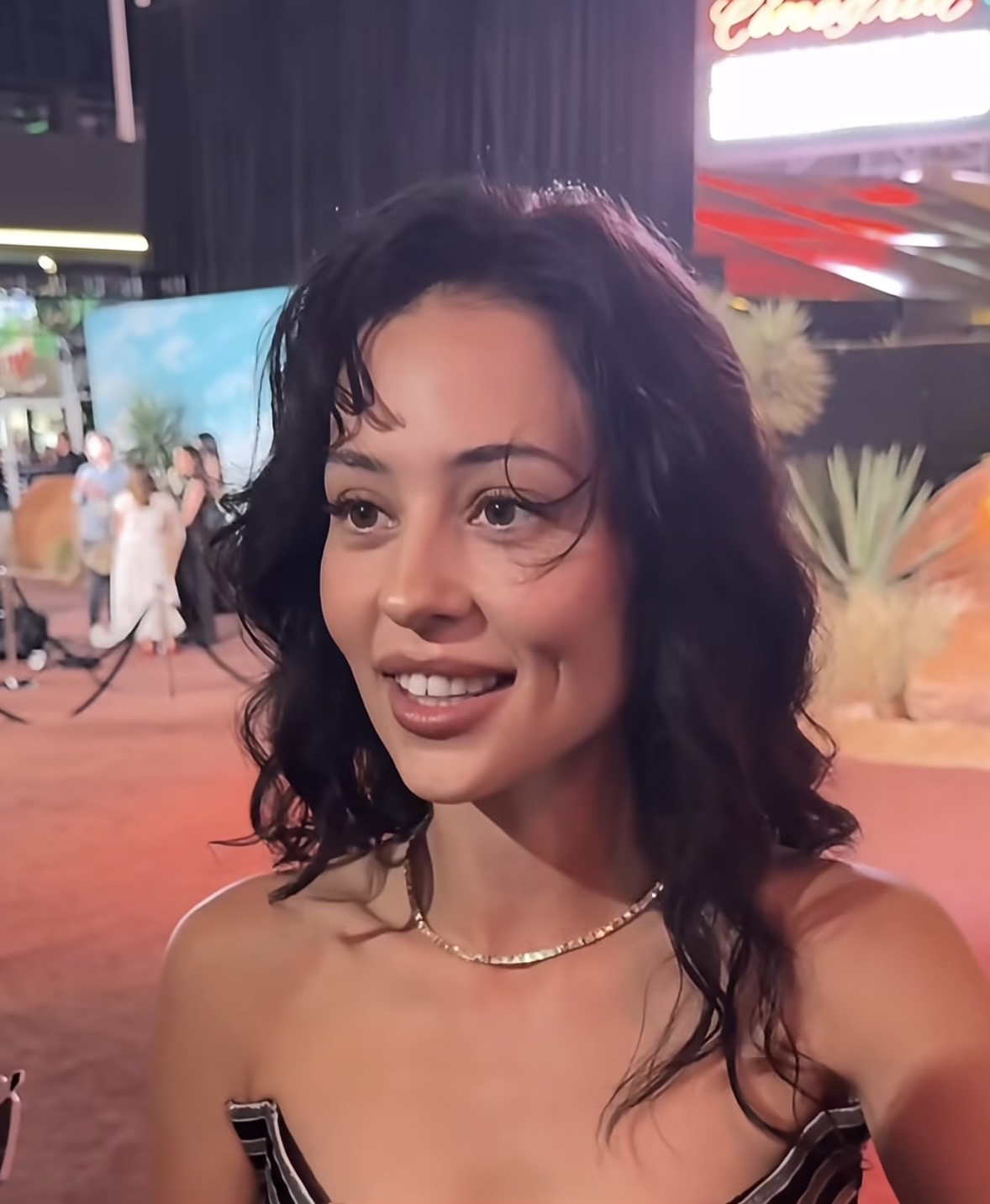 Alexa Demie talking to fans at the Euphoria show’s premiere in 2026, Hollywood CA