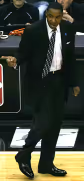 Isiah Thomas of the New York Knicks talking with a referee (2007)