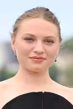 Mia Threapleton