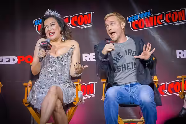 Jennifer Tilly and Devon Sawa at the New York Comic Con (October 7, 2022). Photo by Chris Roth.