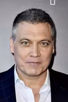 Holt McCallany