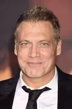 Holt McCallany
