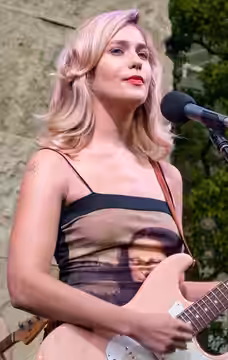 Lola Kirke