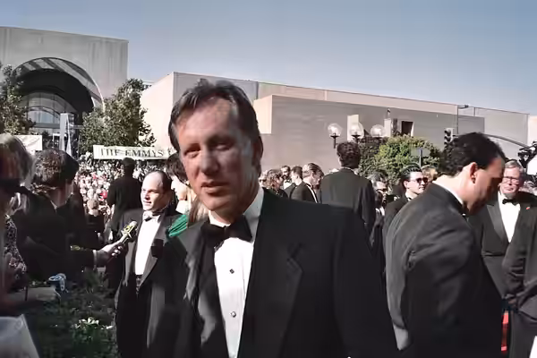 1992 Emmy Awards NOTE: Permission granted to copy, publish, broadcast or post any of my photos, but please credit "photo by Alan Light" if you can. Thanks. Scan