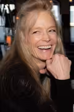 Suzy Amis Cameron