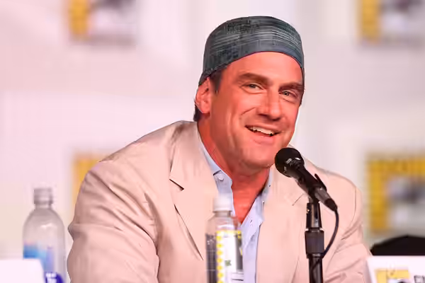 Chris Meloni speaking at the 2012 San Diego Comic-Con International in San Diego, California. Please attribute to Gage Skidmore if used elsewhere.