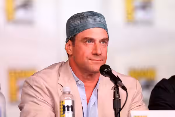 Chris Meloni speaking at the 2012 San Diego Comic-Con International in San Diego, California. Please attribute to Gage Skidmore if used elsewhere.