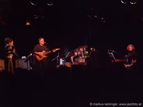 Cosa Brava performing at Jazzit in Salzburg, Austria, 2008-04-05.Left to right: Carla Kihlstedt, Fred Frith, Matthias Bossi and Zeena Parkins.