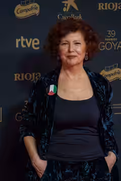 Iciar Bollain en la alfombra roja de los Premios Goya celebrados en Granada en 2025