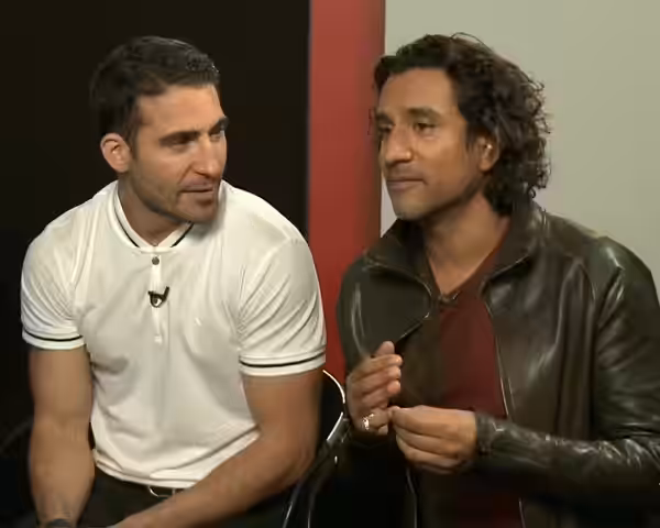 Os atores Miguel Ángel Silvestre e Naveen Andrews concedem entrevista e falam sobre a série Sense8. (2015)