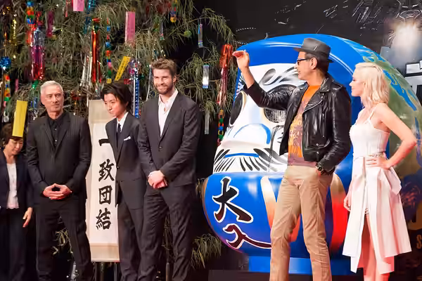 インデペンデンス・デイ: リサージェンス ジャパンプレミア ローランド・エメリッヒ 藤原竜也 リアム・ヘムズワース ジェフ・ゴールドブラム マイカ・モンロー (2016)