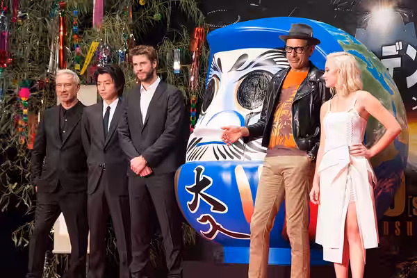 インデペンデンス・デイ: リサージェンス ジャパンプレミア ローランド・エメリッヒ 藤原竜也 リアム・ヘムズワース ジェフ・ゴールドブラム マイカ・モンロー (2016)
