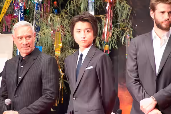 インデペンデンス・デイ: リサージェンス ジャパンプレミア ローランド・エメリッヒ 藤原竜也 リアム・ヘムズワース (2016)