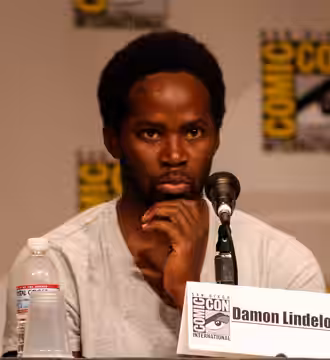 Harold Perrineau, Jr. at the Comic-Con LOST Panel.Harold Looks Serious! (2007)