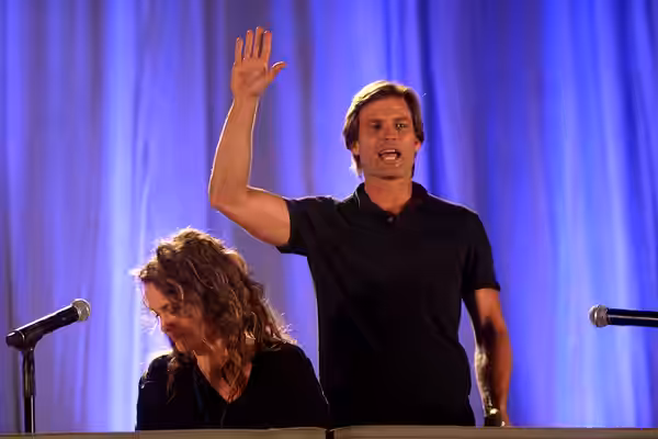 Casper Van Dien and Dina Meyer at the 2012 Phoenix Comicon in Phoenix, Arizona. Please attribute to Gage Skidmore if used elsewhere.