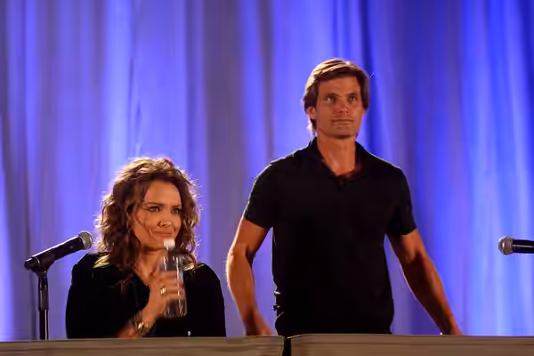 Casper Van Dien and Dina Meyer at the 2012 Phoenix Comicon in Phoenix, Arizona. Please attribute to Gage Skidmore if used elsewhere.