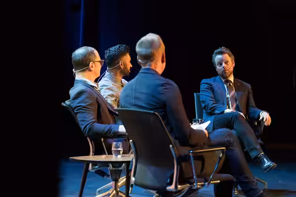Med Hrishikesh Hirway, Joshua Malina, Torbjørn Røe Isaksen. Moderator: Eirik Bergesen. (2018)
