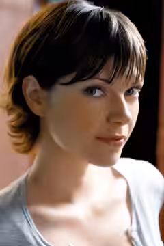 Nicole De Boer
