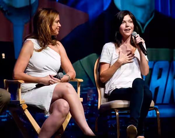 Chase Masterson and Nicole de Boer at the Star Trek Convention, Las Vegas (2011)