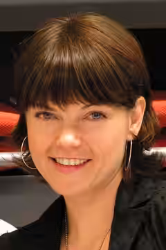 Nicole De Boer