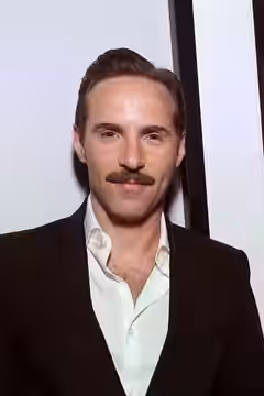 Alessandro Nivola