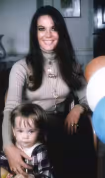 Natalie Wood with daughter (1973)