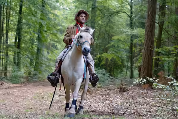 Lars Rudolph bei der Theater Performance "Wilde Welt Wald" im Mai 2018. Wilde Welt Wald, war ein Projekt von BBM (Beobachter der Bediener von Maschinen), der Ga