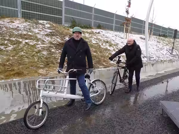 Opening of the highway Nordhavnsvej in Copenhagen. On this day only it was possible to try the new highway on bike. Klaus Bondam of Dansk Cyklistforbund and may (2017)