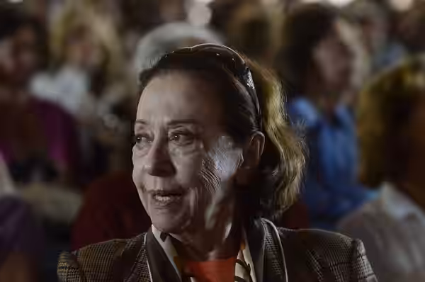 A atriz Fernanda Montenegro acompanha o debate sobre romances contemporâneos latino-americanos no último dia da Flip 2014.