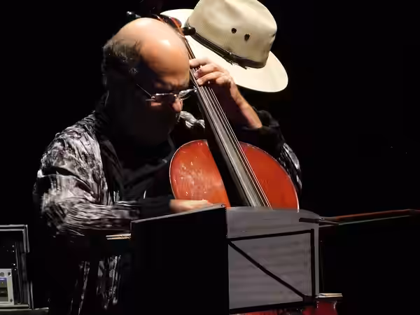 Jun Miyake and Ryuichi Sakamoto at Ibirapuera Park (2017).