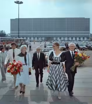 For documentary purposes the German Federal Archive often retained the original image captions, which may be erroneous, biased, obsolete or politically extreme.