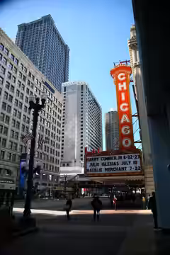 source : Wikipédia <a href="http://www.thechicagotheatre.com/" rel="nofollow">www.thechicagotheatre.com/</a> <a href="http://en.wikipedia.org/wik (2010)